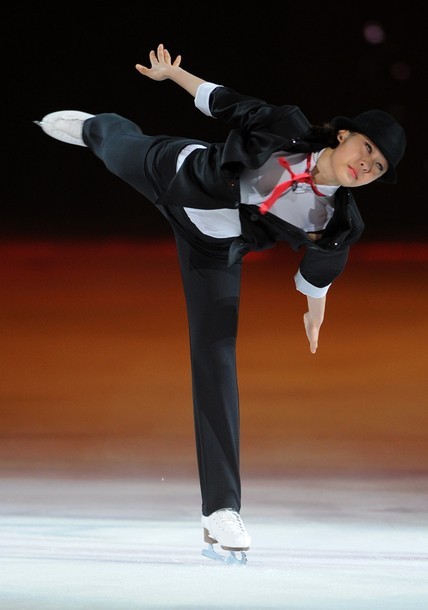 Với vẻ đẹp quyến rũ và thân hình “chuẩn không cần chỉnh”, “nữ hoàng trượt băng” hiện đang là gương mặt đại diện của nhiều thương hiệu nổi tiếng Hàn Quốc.